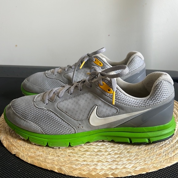 Nike Livestrong Old School Sneakers Size 9.5 - Picture 2 of 9